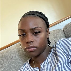 Meet your Posher, Elexis